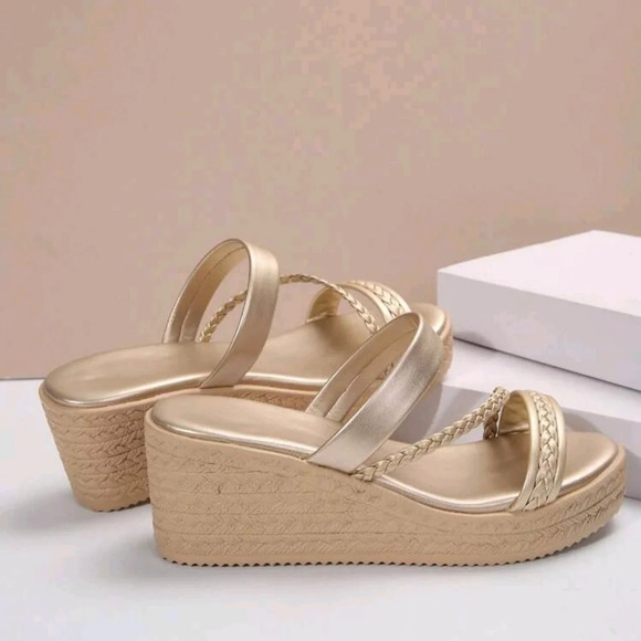 Women's Woven Decorated Grass Pattern Platform Sandals With Gold Wedge Heel - Picture 5 of 6